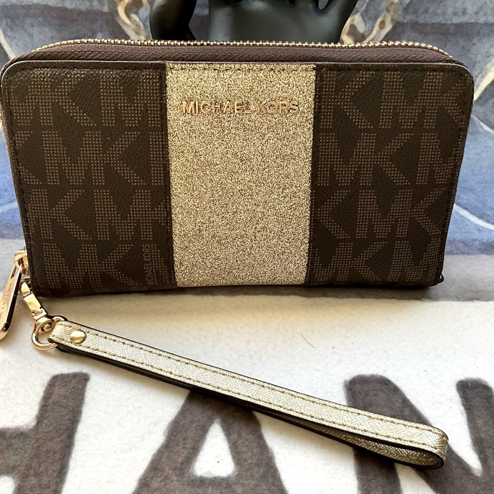 ❌SOLD❌ Michael Kors Monogram Wallet Wristlet